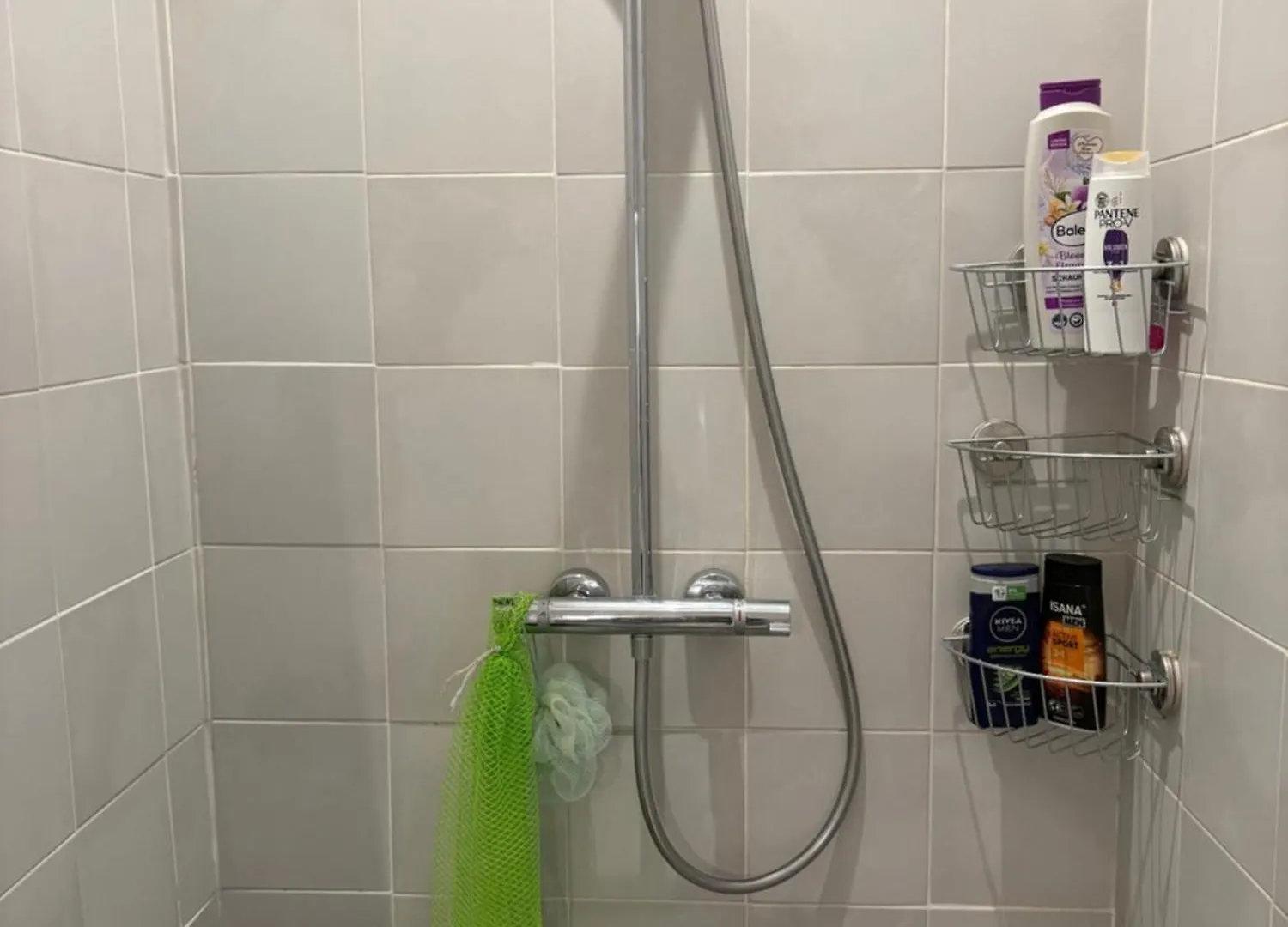 Room With Garden In Ottakringer With Shared Bathroom Wenen Accommodatie bij particulieren